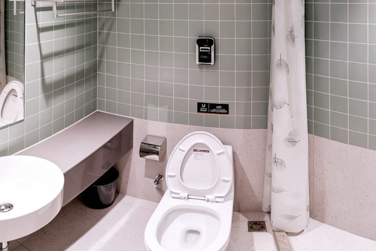 Single-room-B12-washroom