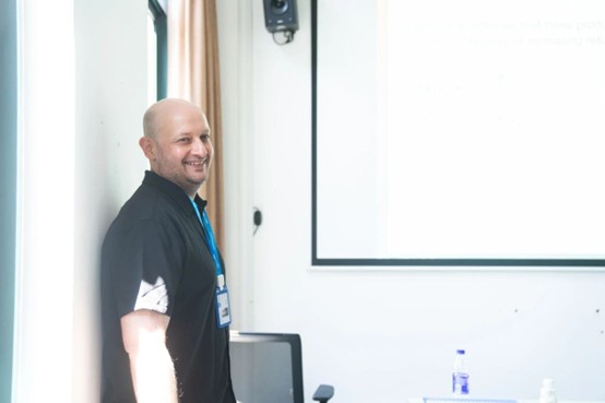 example image alt text