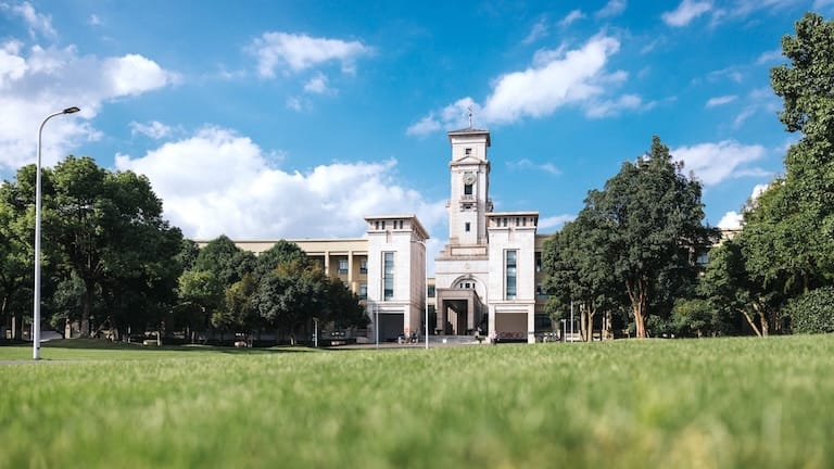 Finance-Office-768x432